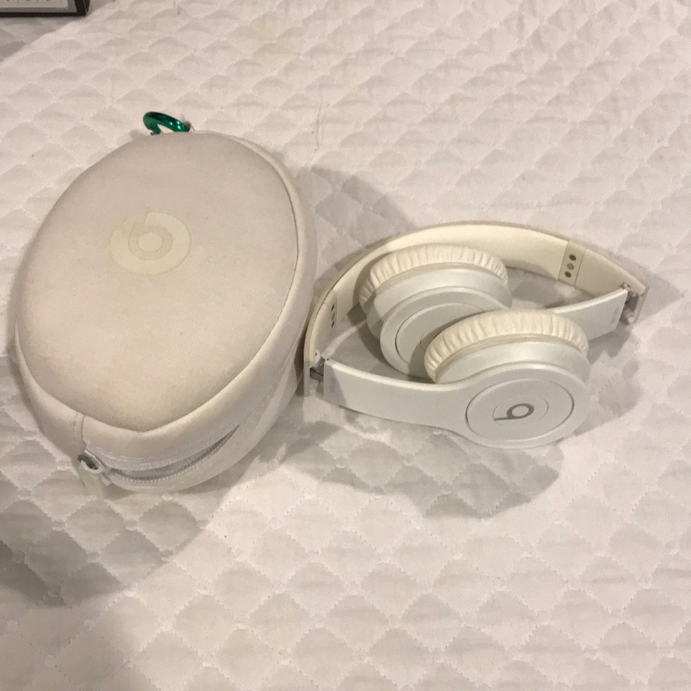 BEATS SOLO HEADPHONES WIRED